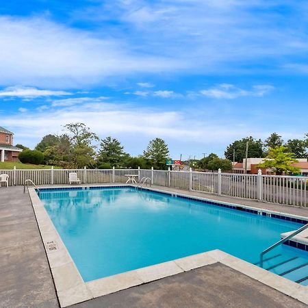 Econo Lodge Waynesboro - Skyline Drive Экстерьер фото