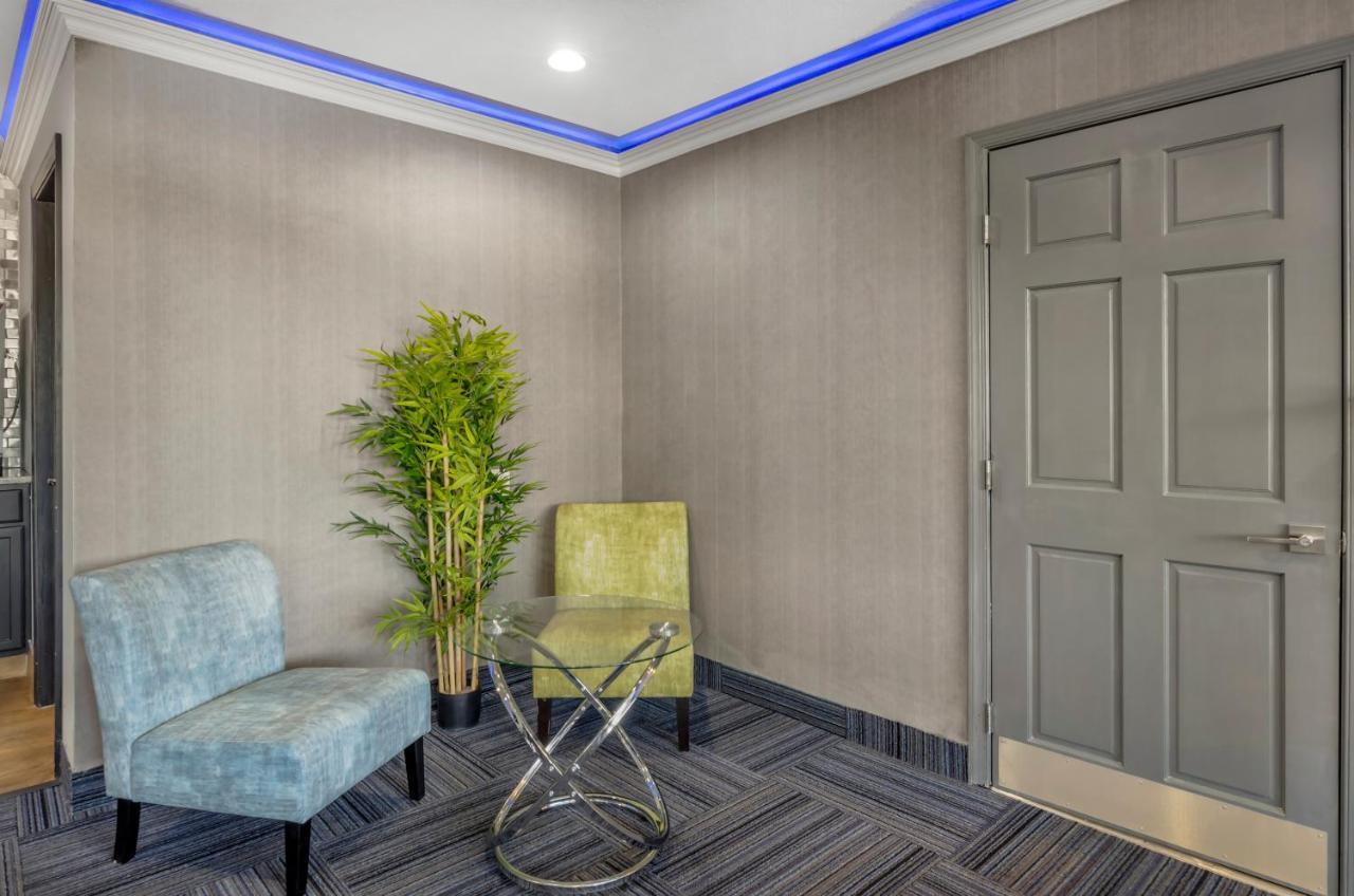 Econo Lodge Waynesboro - Skyline Drive Экстерьер фото