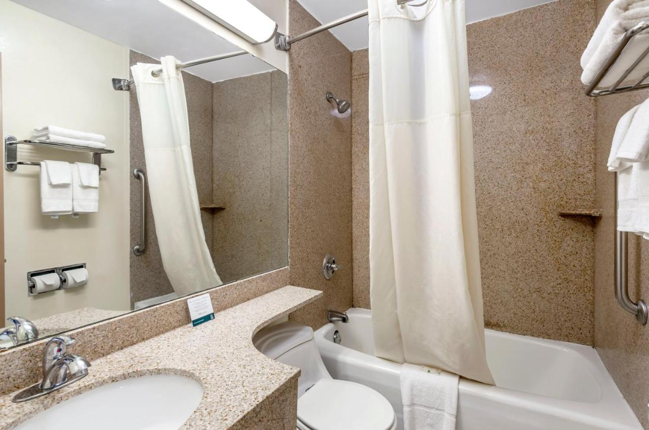 Econo Lodge Waynesboro - Skyline Drive Экстерьер фото