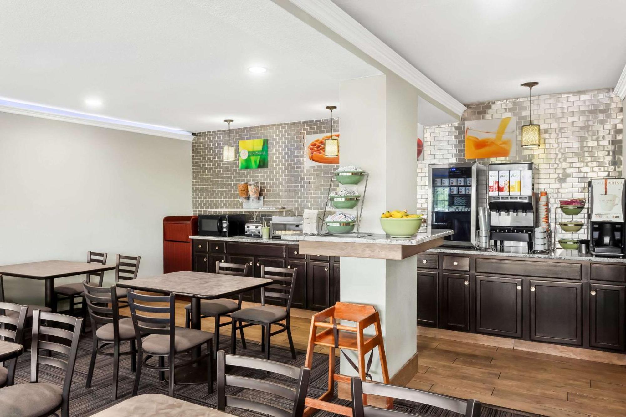 Econo Lodge Waynesboro - Skyline Drive Экстерьер фото