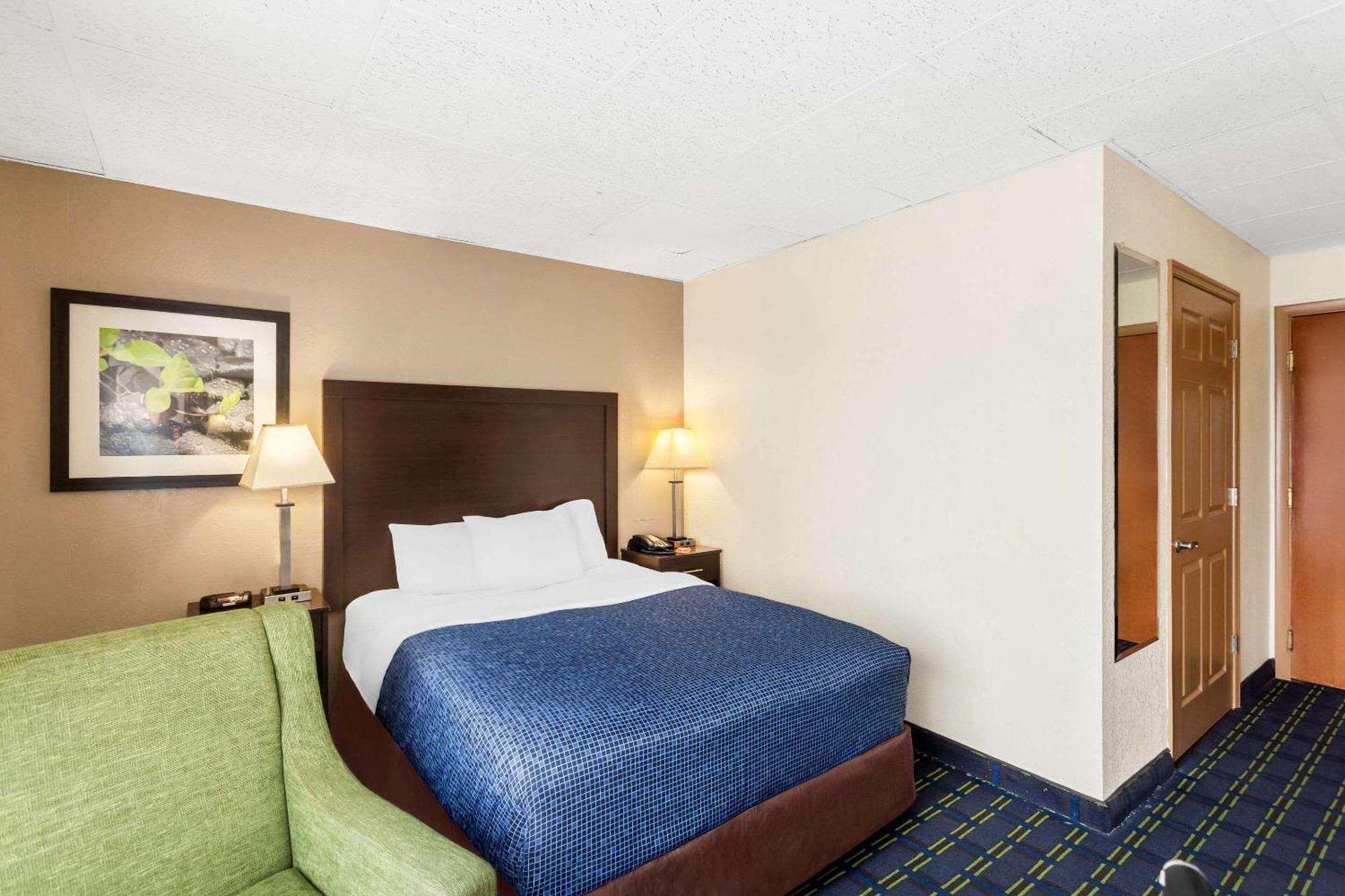 Econo Lodge Waynesboro - Skyline Drive Экстерьер фото