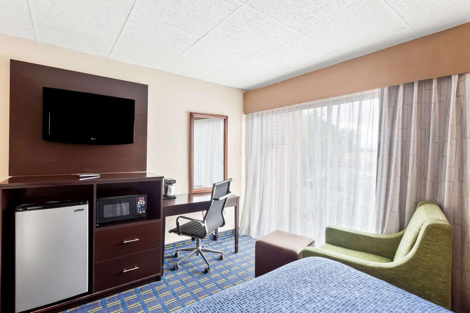 Econo Lodge Waynesboro - Skyline Drive Экстерьер фото